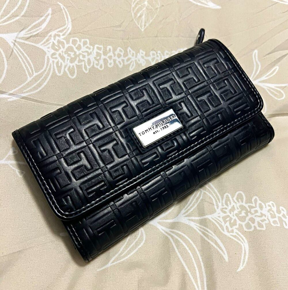 Tommy Hilfiger Black Logo Trifold Wallet w/ ID Window & Credit Card Slots